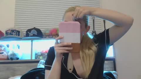 Hailey and d online show from November 23, 2025, 10:31 pm