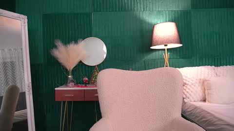 Hailey online show from December 3, 2025, 4:20 am