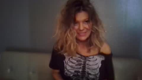 Snapshot of haileys123 chatting on October 31, 2025, 5:25 pm Hailey online show from October 31, 2025, 5:25 pm