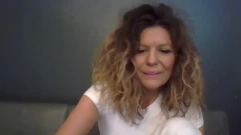 Snapshot of haileys123 chatting on November 14, 2025, 9:24 pm Hailey online show from November 14, 2025, 9:24 pm