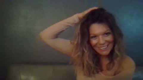 Snapshot of haileys123 chatting on December 13, 2025, 10:04 pm Hailey online show from December 13, 2025, 10:04 pm