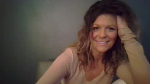 Snapshot of haileys123 chatting on December 14, 2025, 8:35 pm Hailey online show from December 14, 2025, 8:35 pm