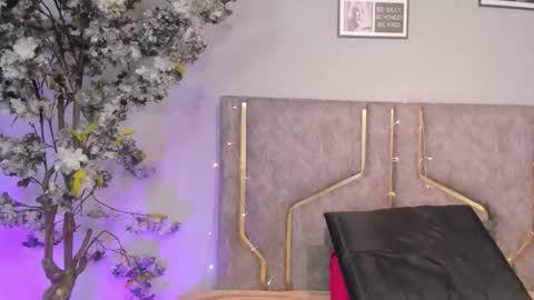 haileystonei online show from November 7, 2025, 11:32 am