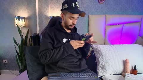 Snapshot of hairy_diamond chatting on October 31, 2025, 10:27 am H A I R Y D I A M O N D online show from October 31, 2025, 10:27 am