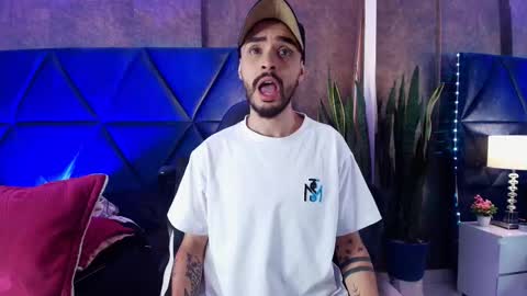 Snapshot of hairy_diamond chatting on November 17, 2025, 4:07 am H A I R Y D I A M O N D online show from November 17, 2025, 4:07 am