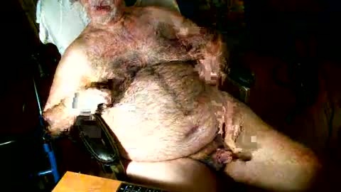 Snapshot of hairybear813 chatting on January 6, 2025, 5:41 am hairybear813 online show from January 6, 2025, 5:41 am