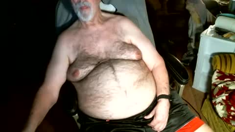 Snapshot of hairybear813 chatting on March 1, 2026, 7:32 am hairybear813 online show from March 1, 2026, 7:32 am