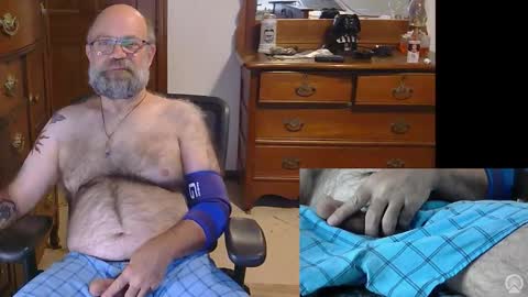 HairyDaddyBear69 online show from November 25, 2025, 1:22 pm