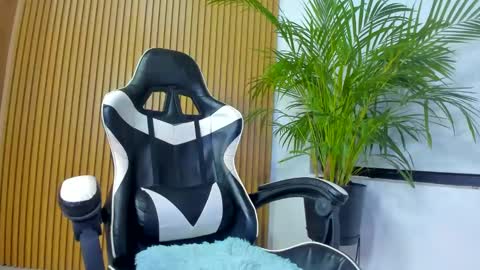 Anahis online show from January 18, 2025, 5:10 am