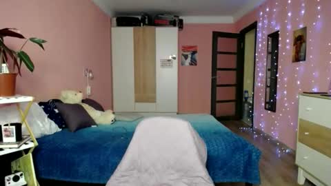 Snapshot of halleyg chatting on November 17, 2025, 3:51 pm Ann online show from November 17, 2025, 3:51 pm