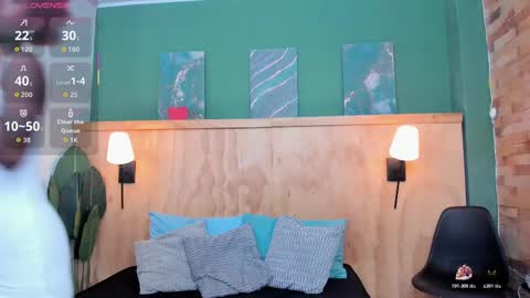 Halley Lorens online show from October 28, 2025, 7:05 pm