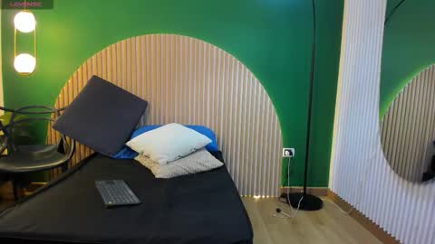 Halley Lorens online show from November 20, 2025, 7:30 am