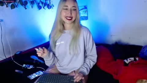 Snapshot of hallie_cam2 chatting on October 16, 2025, 8:21 pm HALLIE online show from October 16, 2025, 8:21 pm