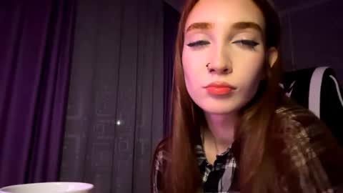 Holly online show from November 12, 2025, 7:57 pm