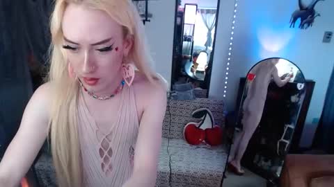 Snapshot of halovalentine chatting on February 24, 2026, 3:43 pm halovalentine online show from February 24, 2026, 3:43 pm