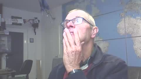 Snapshot of hamto65 chatting on February 19, 2025, 9:36 pm Prefer men 80 online show from February 19, 2025, 9:36 pm