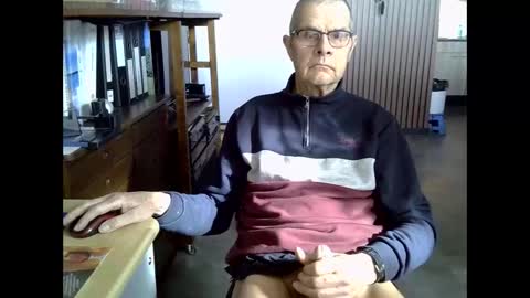 Snapshot of hamto65 chatting on February 17, 2026, 11:18 am Prefer men 80 online show from February 17, 2026, 11:18 am