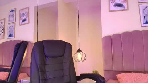 Snapshot of hanabie_ chatting on February 4, 2026, 3:23 am hanabie_ online show from February 4, 2026, 3:23 am