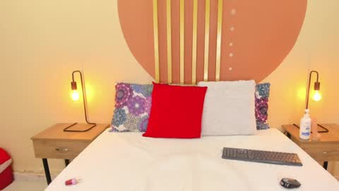 HANAH  online show from February 6, 2025, 1:21 pm