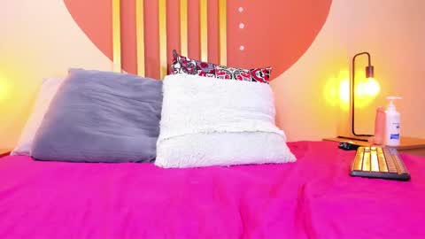 HANAH  online show from February 25, 2025, 1:39 pm