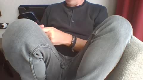 Snapshot of hand_ball_32 chatting on February 19, 2025, 11:06 am hand_ball_32 online show from February 19, 2025, 11:06 am