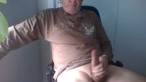 Snapshot of hand_ball_32 chatting on July 20, 2026, 10:56 pm hand_ball_32 online show from July 20, 2026, 10:56 pm