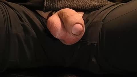 Snapshot of handsfreedude chatting on October 31, 2025, 3:57 pm handsfreedude18 online show from October 31, 2025, 3:57 pm