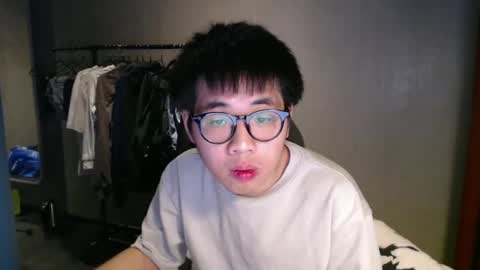 Snapshot of handsome_mannn chatting on February 27, 2025, 12:32 am handsome_mannn online show from February 27, 2025, 12:32 am