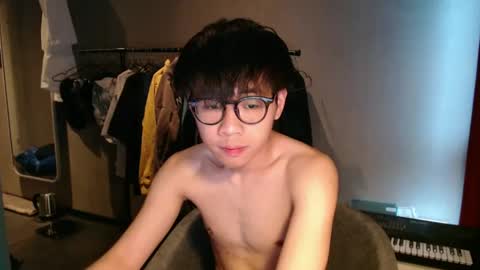 Snapshot of handsome_mannn chatting on April 26, 2026, 5:21 pm handsome_mannn online show from April 26, 2026, 5:21 pm