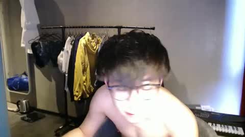 Snapshot of handsome_mannn chatting on April 29, 2026, 4:44 pm handsome_mannn online show from April 29, 2026, 4:44 pm