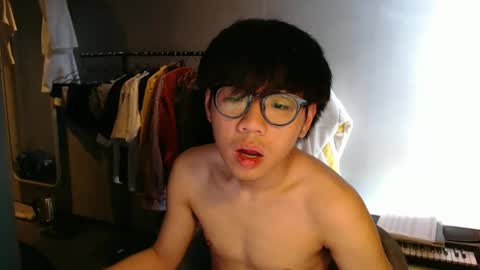 Snapshot of handsome_mannn chatting on May 3, 2026, 9:59 am handsome_mannn online show from May 3, 2026, 9:59 am