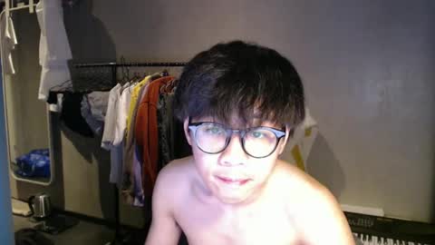 Snapshot of handsome_mannn chatting on May 4, 2026, 9:22 pm handsome_mannn online show from May 4, 2026, 9:22 pm