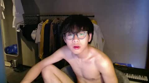 Snapshot of handsome_mannn chatting on May 17, 2026, 7:10 pm handsome_mannn online show from May 17, 2026, 7:10 pm