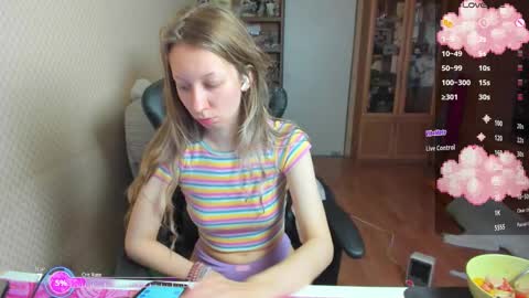 Mila online show from November 26, 2025, 7:42 am