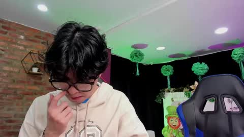 Snapshot of handsomeboys19 chatting on March 20, 2026, 12:32 pm leonardfarrucknick and otis online show from March 20, 2026, 12:32 pm
