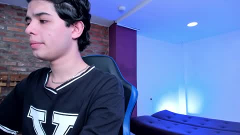 Snapshot of handsomeboys19 chatting on April 17, 2026, 1:25 pm leonardfarrucknick and otis online show from April 17, 2026, 1:25 pm