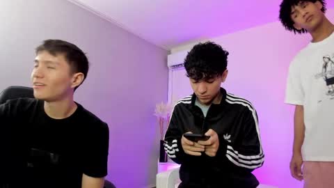 Snapshot of handsomeboys19 chatting on May 30, 2026, 8:39 pm leonardfarrucknick and otis online show from May 30, 2026, 8:39 pm