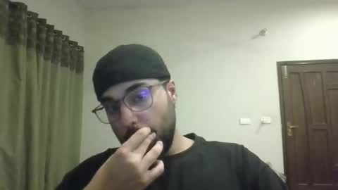 Snapshot of handsomemfker chatting on February 21, 2026, 10:44 pm Pakicock online show from February 21, 2026, 10:44 pm