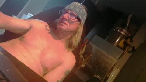 Snapshot of handyman5303 chatting on January 26, 2025, 3:38 am Handystudman online show from January 26, 2025, 3:38 am