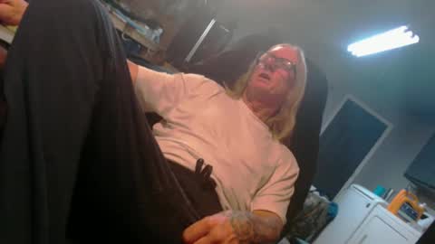 Snapshot of handyman5303 chatting on February 18, 2025, 3:53 am Handystudman online show from February 18, 2025, 3:53 am