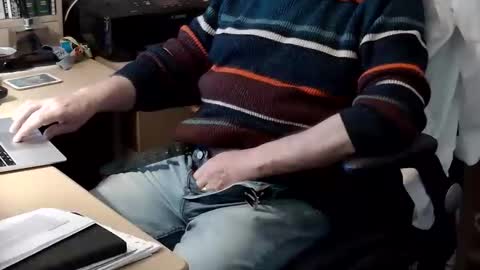 handz2 online show from November 4, 2025, 1:43 pm