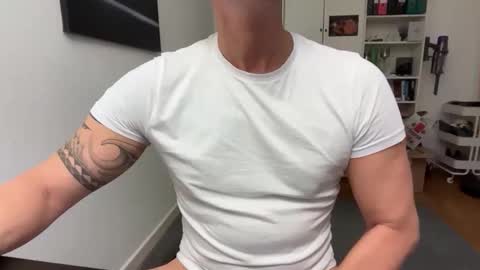 hanky online show from November 6, 2025, 5:14 pm