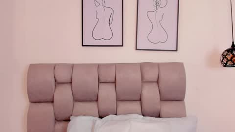 hanna__evans_ online show from October 14, 2025, 12:17 pm