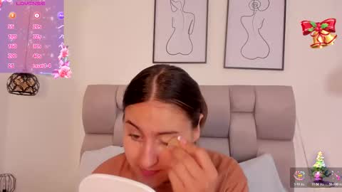 hanna__evans_ online show from November 30, 2025, 12:20 pm