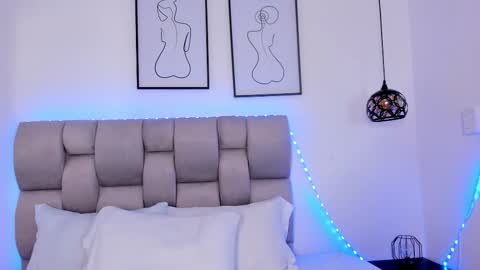 hanna__evans_ online show from February 3, 2026, 12:32 pm