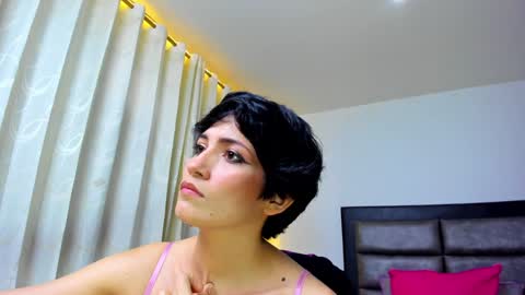 Snapshot of hanna_chloe chatting on December 7, 2024, 9:44 pm Sara online show from December 7, 2024, 9:44 pm