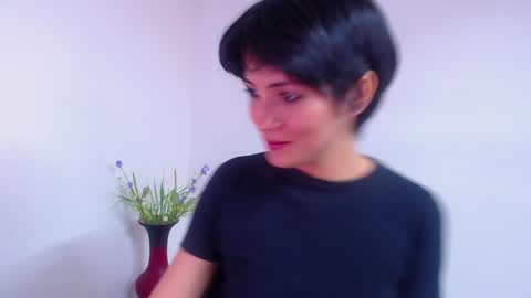 Snapshot of hanna_chloe chatting on January 14, 2025, 7:21 pm Sara online show from January 14, 2025, 7:21 pm