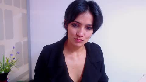 Snapshot of hanna_chloe chatting on February 26, 2025, 5:17 pm Sara online show from February 26, 2025, 5:17 pm