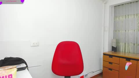 Snapshot of hanna_chloe chatting on October 23, 2025, 8:18 pm Sara online show from October 23, 2025, 8:18 pm