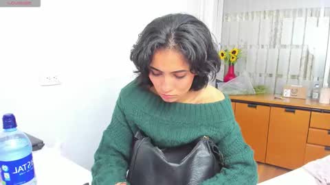 Snapshot of hanna_chloe chatting on December 4, 2025, 7:55 pm Sara online show from December 4, 2025, 7:55 pm